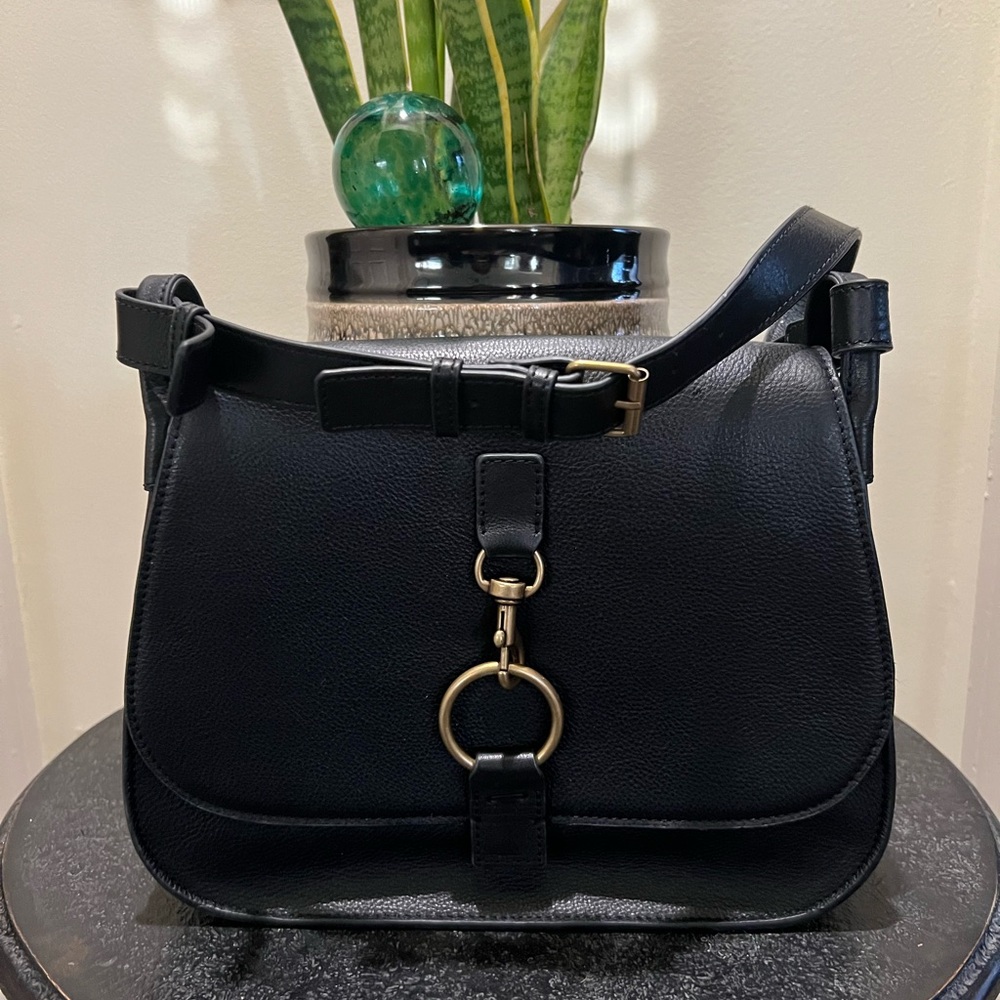 Lucky Elegant Black Leather Shoulder Bag